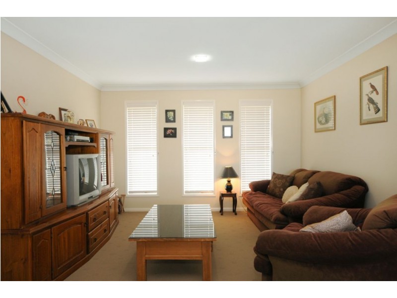 9 Finch Way, Highfields QLD 4352