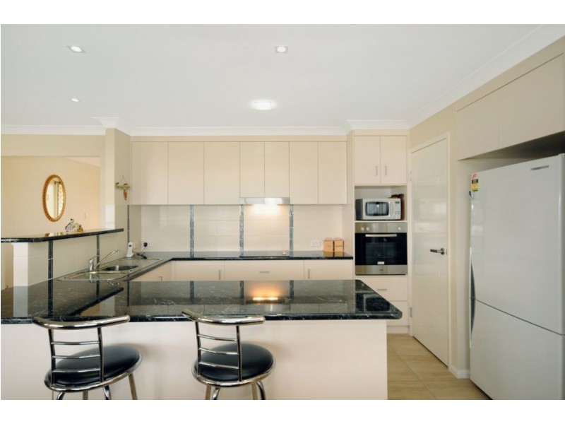 9 Finch Way, Highfields QLD 4352