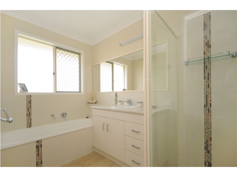 9 Finch Way, Highfields QLD 4352