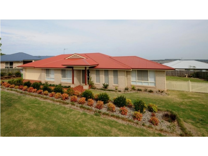 9 Finch Way, Highfields QLD 4352