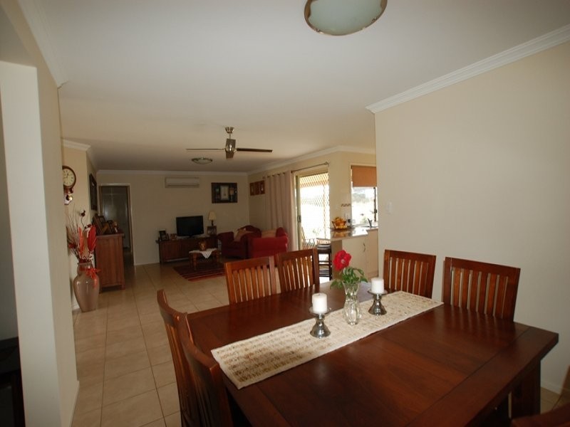 8 Kingfisher Court, Meringandan West QLD 4352