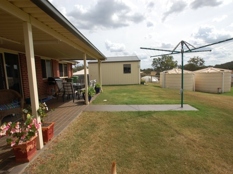 8 Kingfisher Court, Meringandan West QLD 4352