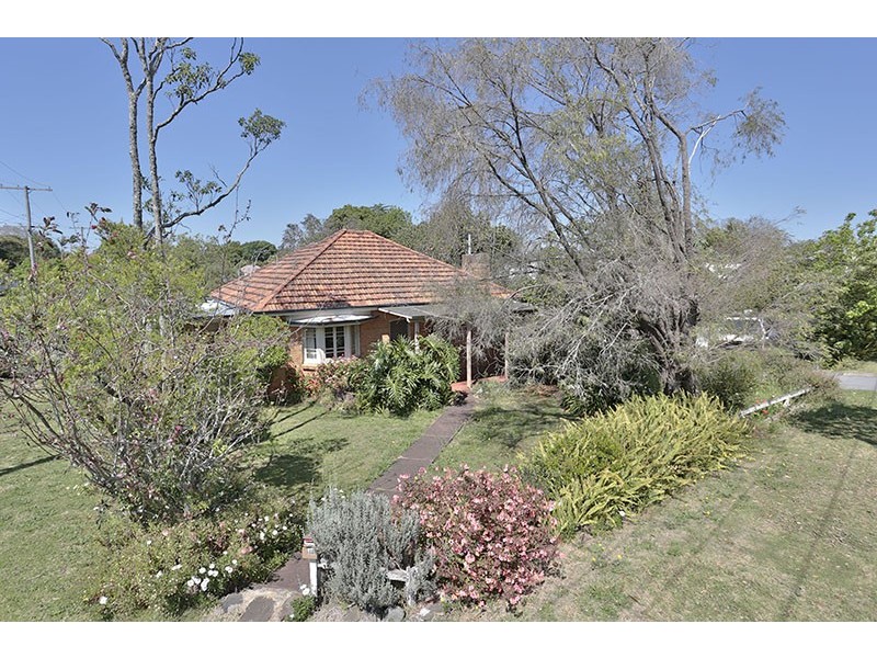 16 Rhyde Street, Mount Lofty QLD 4350
