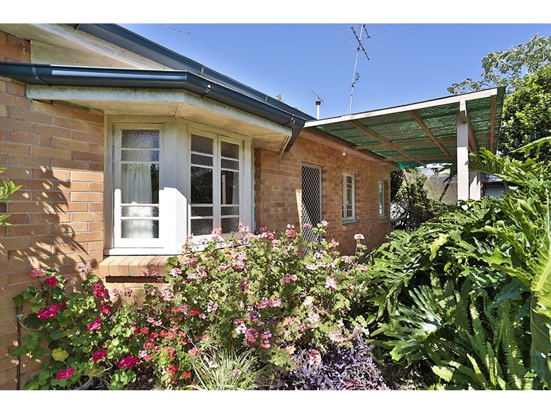 16 Rhyde Street, Mount Lofty QLD 4350
