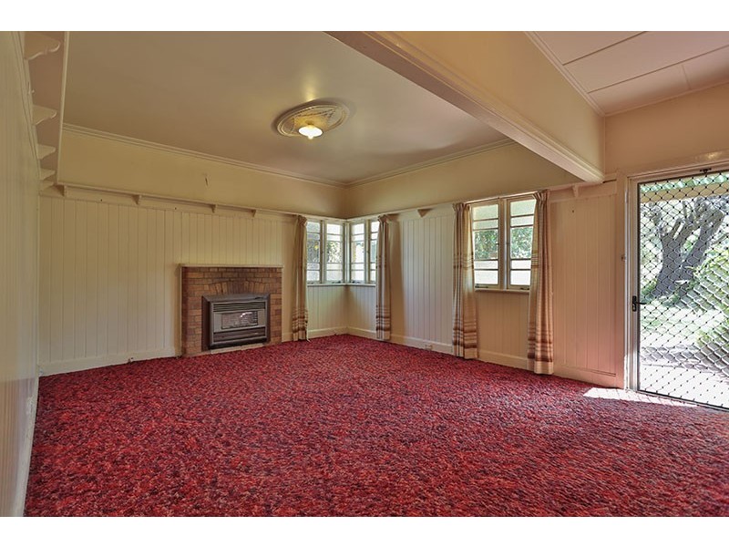 16 Rhyde Street, Mount Lofty QLD 4350