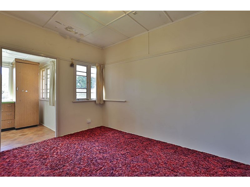 16 Rhyde Street, Mount Lofty QLD 4350