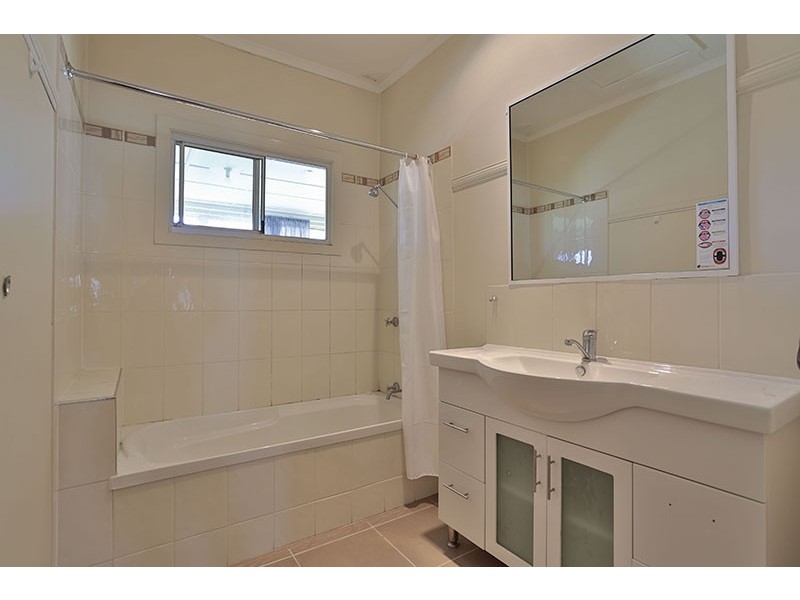 16 Rhyde Street, Mount Lofty QLD 4350