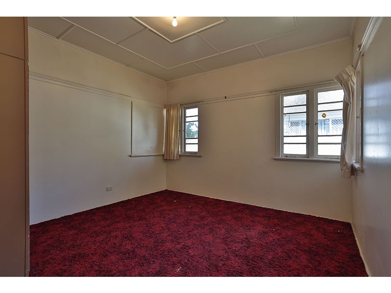 16 Rhyde Street, Mount Lofty QLD 4350