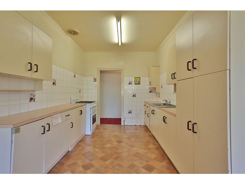 16 Rhyde Street, Mount Lofty QLD 4350