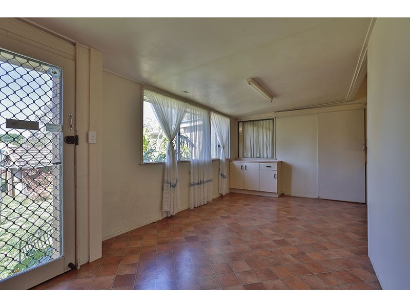 16 Rhyde Street, Mount Lofty QLD 4350