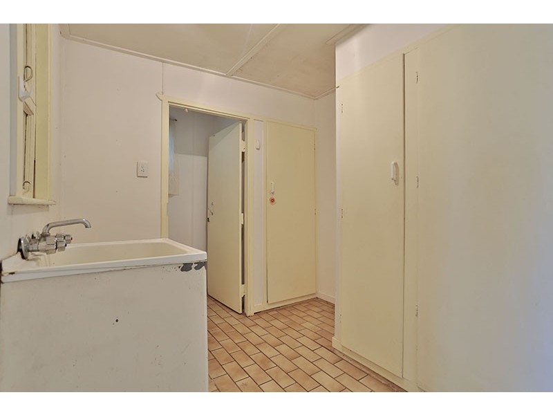 16 Rhyde Street, Mount Lofty QLD 4350