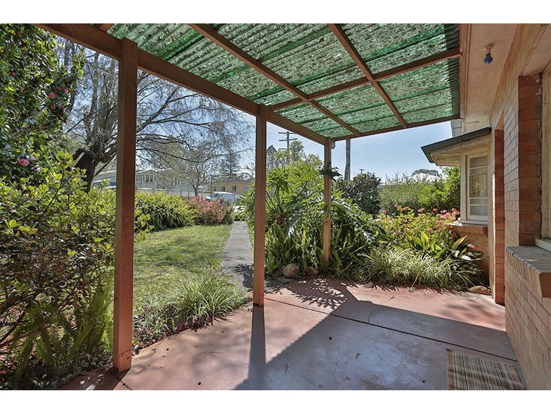 16 Rhyde Street, Mount Lofty QLD 4350