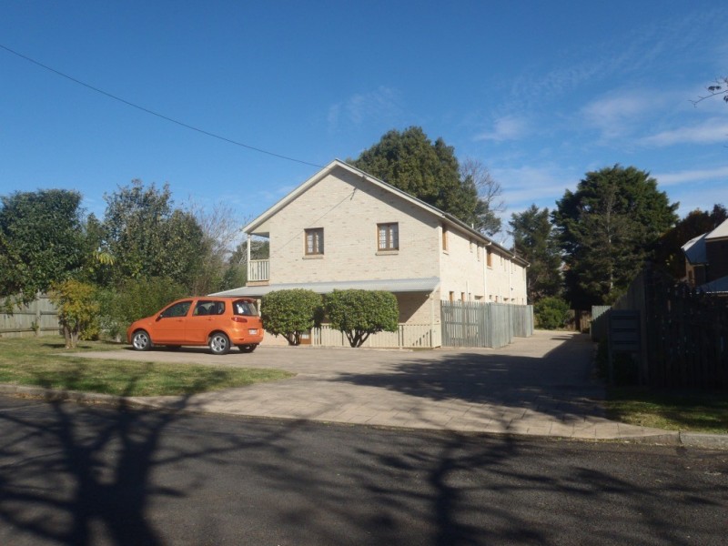 2/4 Creek Street, East Toowoomba QLD 4350