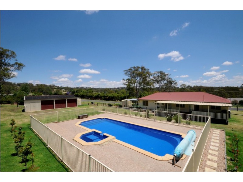 6 Hendy Street, COTSWOLD HILLS, Cranley QLD 4350