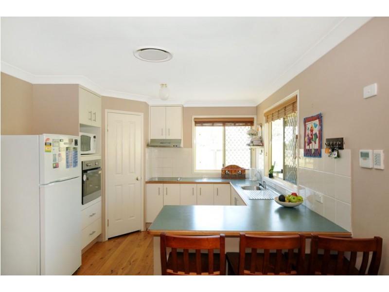 6 Hendy Street, COTSWOLD HILLS, Cranley QLD 4350