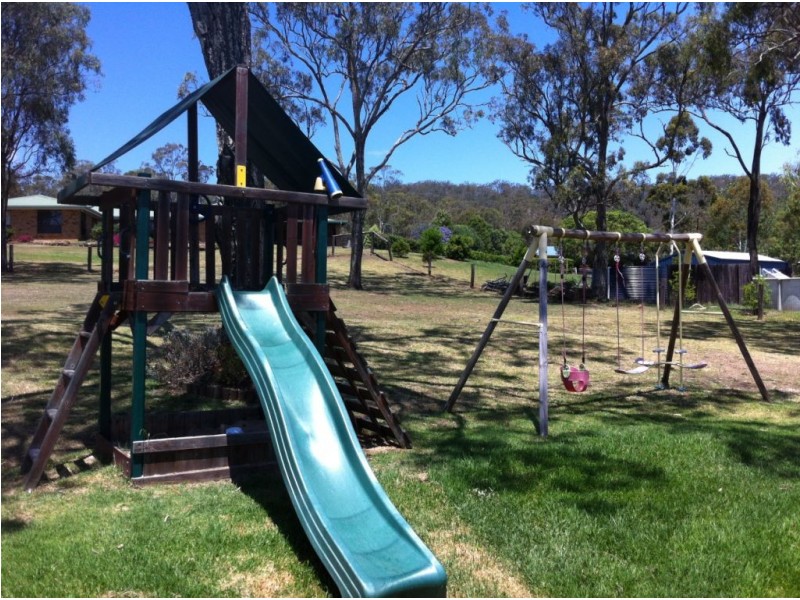 6 Hendy Street, COTSWOLD HILLS, Cranley QLD 4350