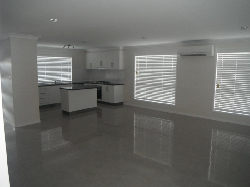 2/6 Punter Close, Glenvale QLD 4350