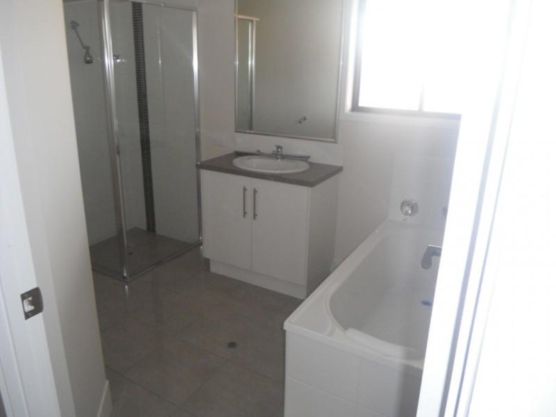 2/6 Punter Close, Glenvale QLD 4350