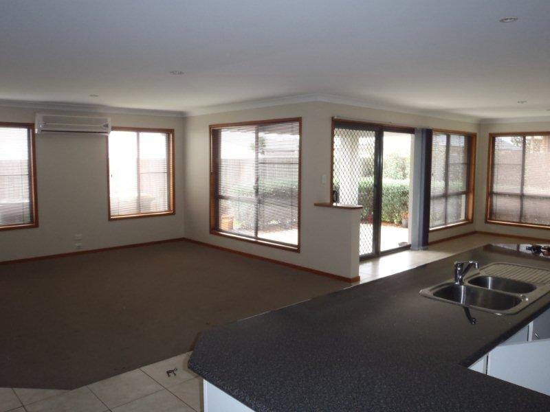 538 Hume Street, Middle Ridge QLD 4350