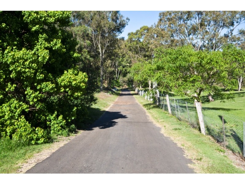 33a Box Tree Court, Mount Rascal QLD 4350