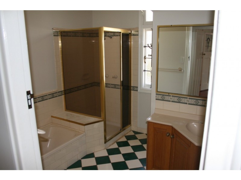 38 Lindsay Street, East Toowoomba QLD 4350