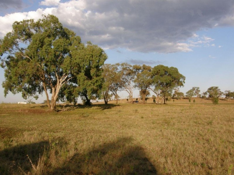 186 Bunkers Hill School Road, Westbrook QLD 4350