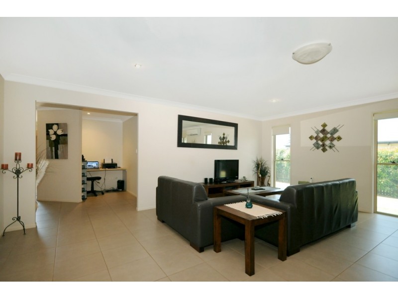 42 Holly Avenue, Highfields QLD 4352