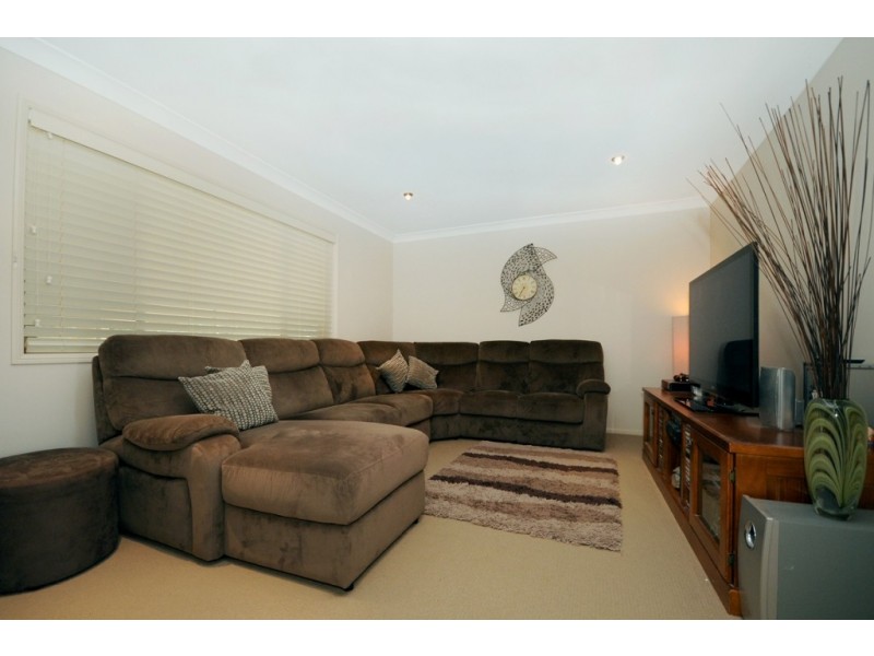 42 Holly Avenue, Highfields QLD 4352