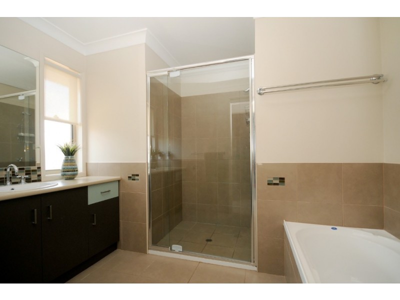 42 Holly Avenue, Highfields QLD 4352