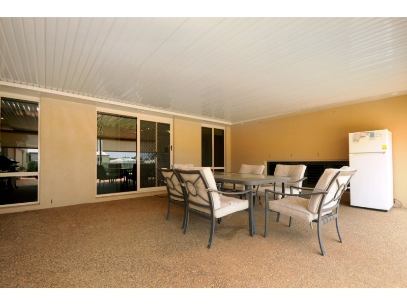 42 Holly Avenue, Highfields QLD 4352