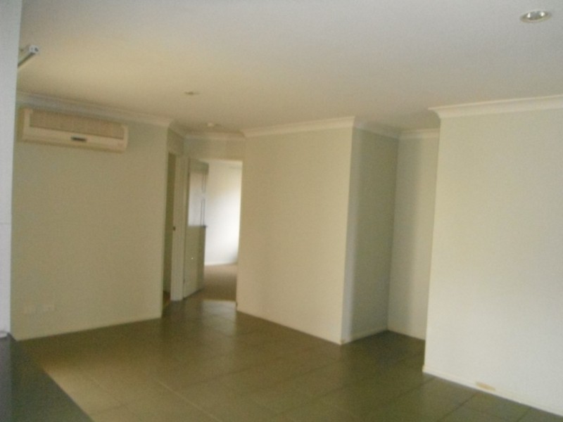 688 Greenwattle Street, Harristown QLD 4350