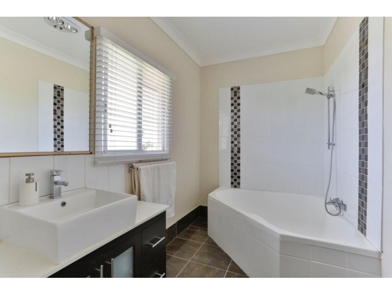 30 Bourne Road, Cambooya QLD 4358