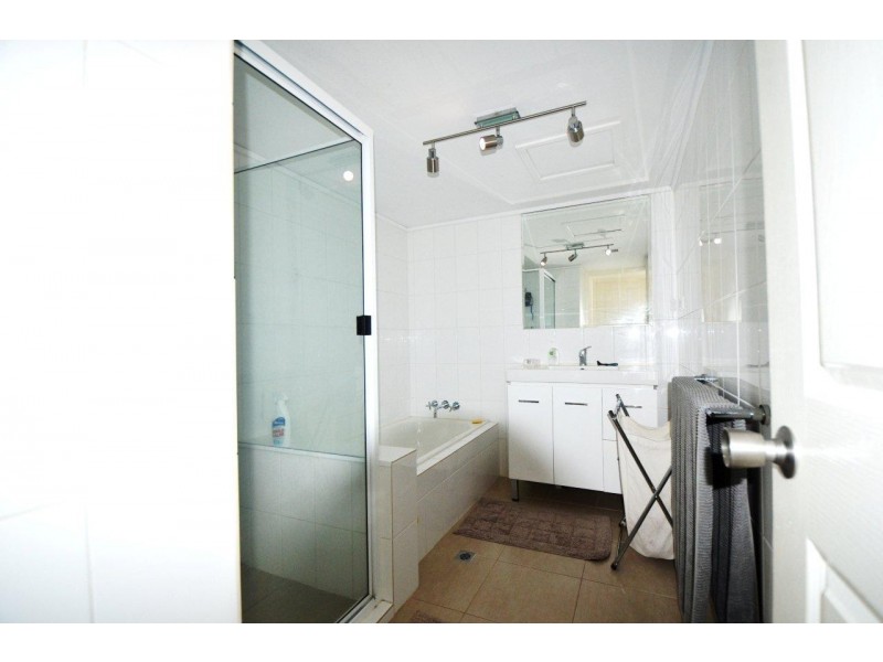 8/208 Hume Street, South Toowoomba QLD 4350