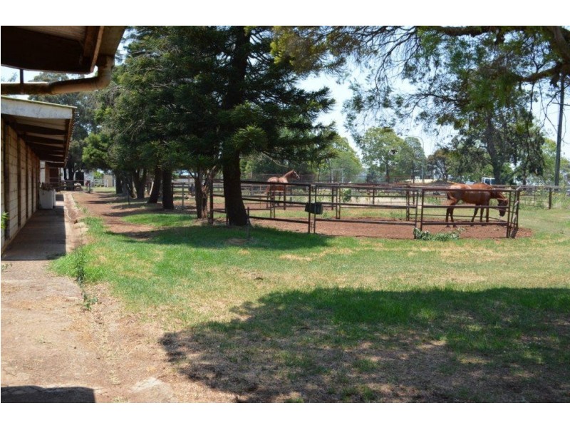 186 Hursley Road, Glenvale QLD 4350