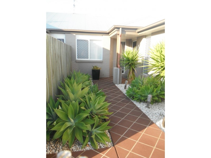 2/18 Sambar Court, Kearneys Spring QLD 4350