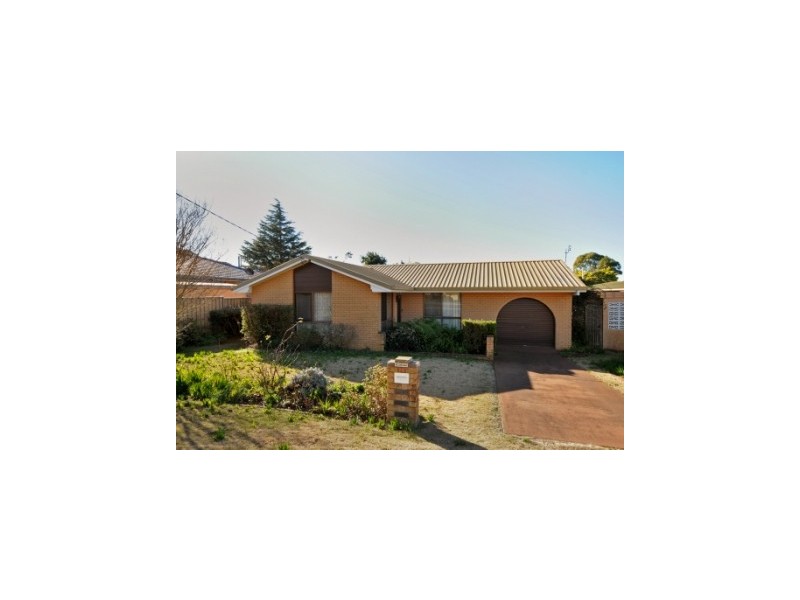 25 Makepeace Street, North Toowoomba QLD 4350