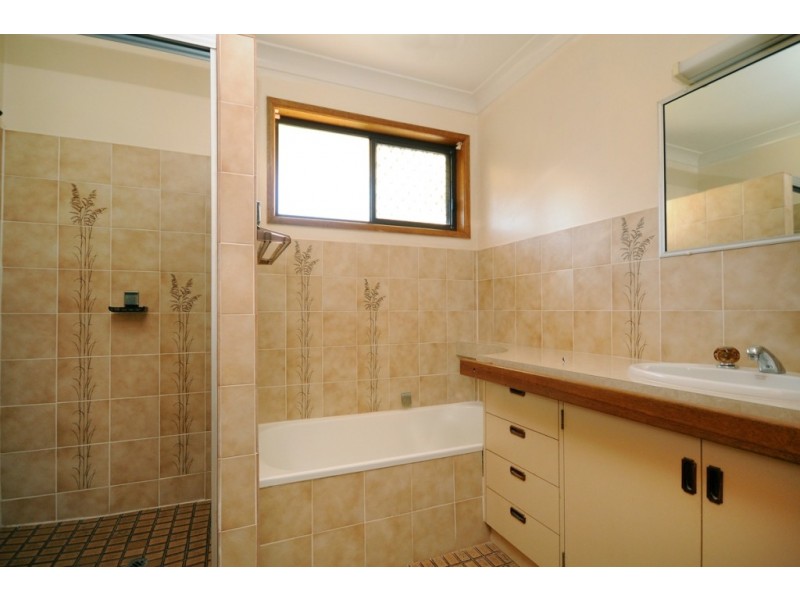 25 Makepeace Street, North Toowoomba QLD 4350