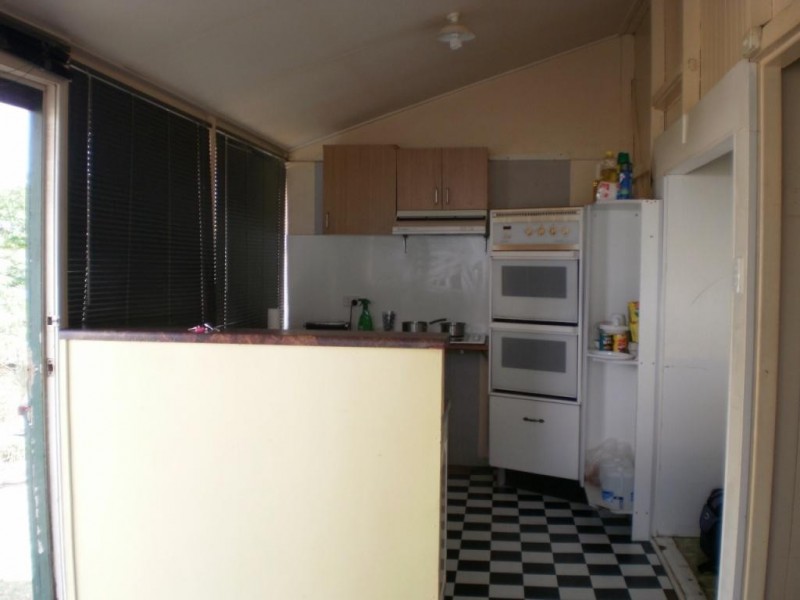 14 Railway Street, Cambooya QLD 4358