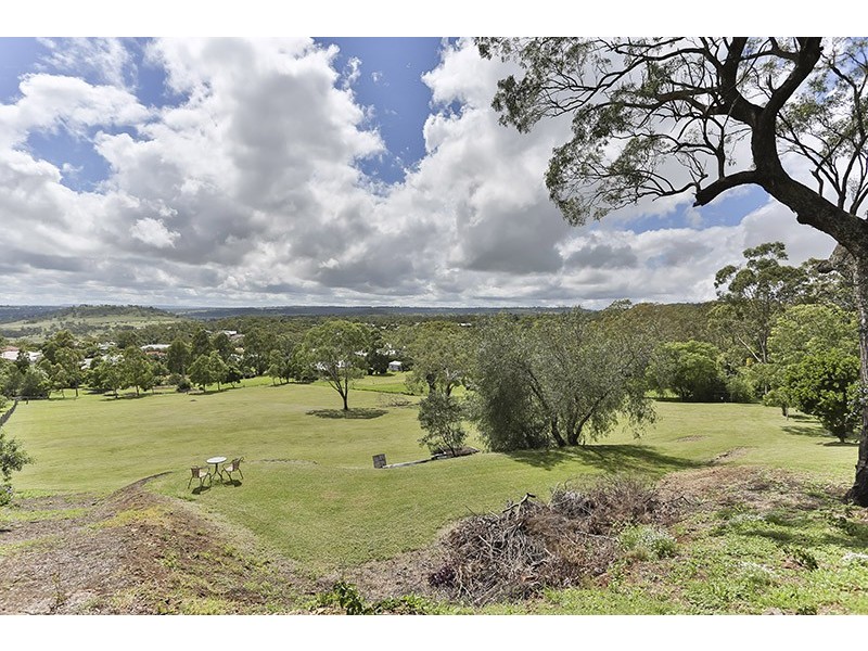 24 Coverdale Crescent, Cotswold Hills QLD 4350