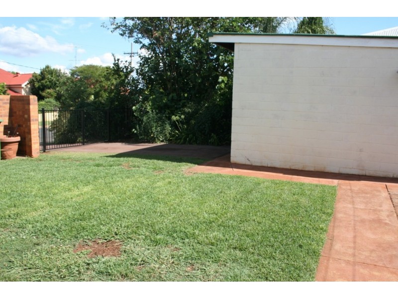 238a Herries Street, Newtown QLD 4350