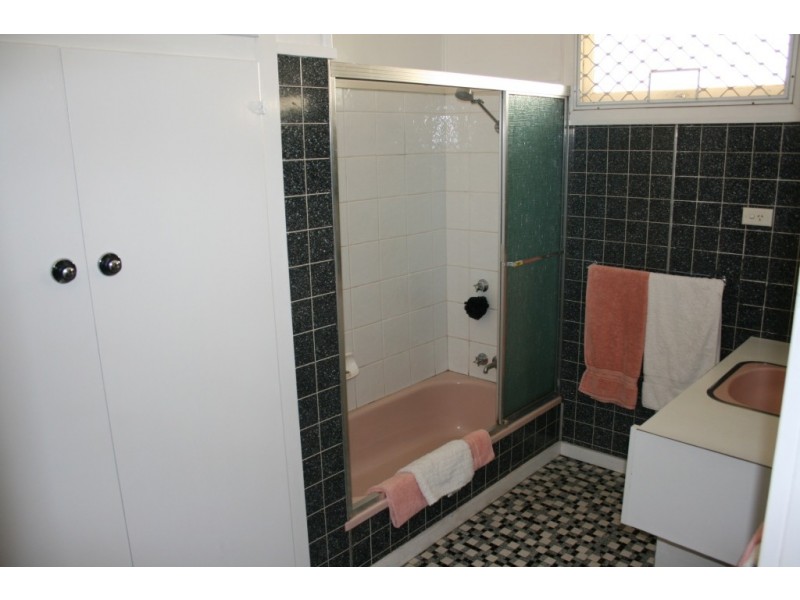 238a Herries Street, Newtown QLD 4350