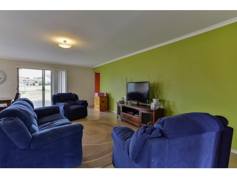 16 Kookaburra Court, Meringandan West QLD 4352
