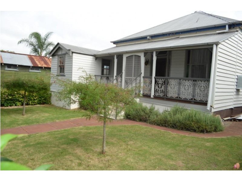 137 Jellicoe Street, North Toowoomba QLD 4350