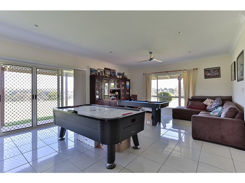 40 Peters Road, Meringandan West QLD 4352