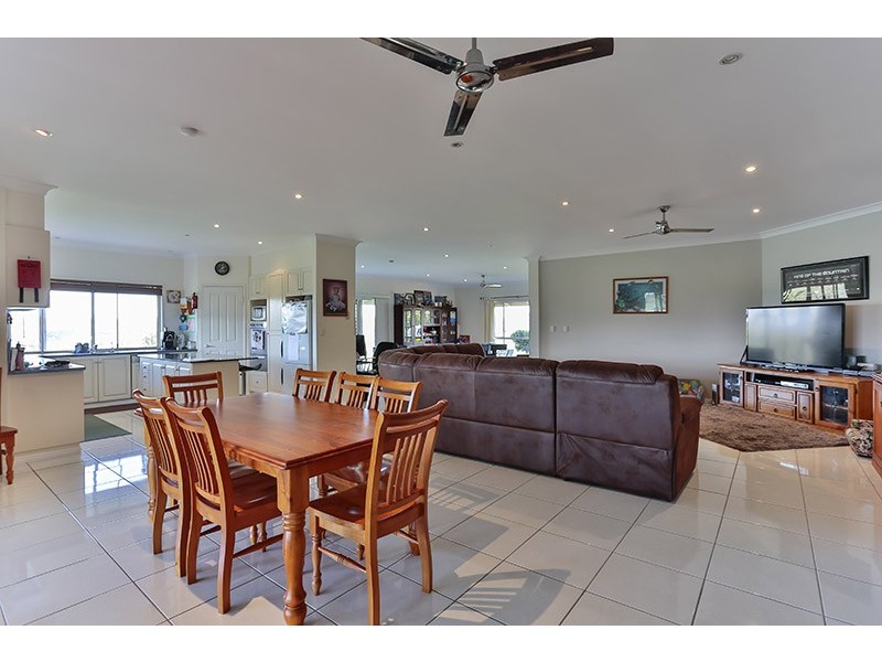 40 Peters Road, Meringandan West QLD 4352