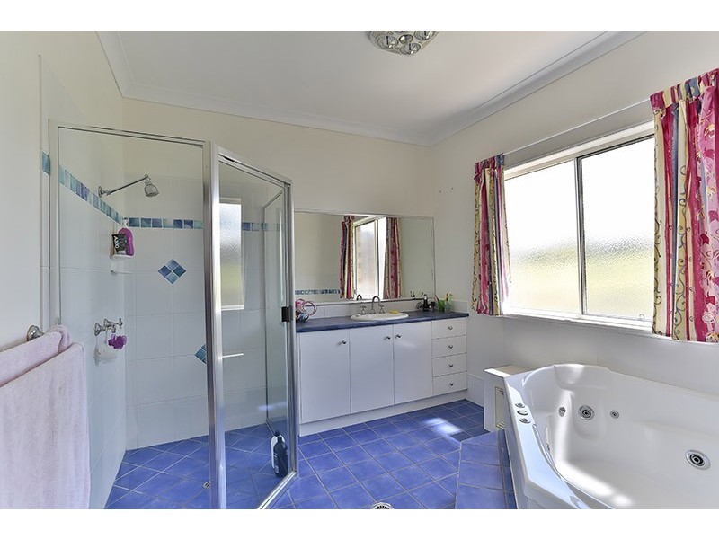 40 Peters Road, Meringandan West QLD 4352