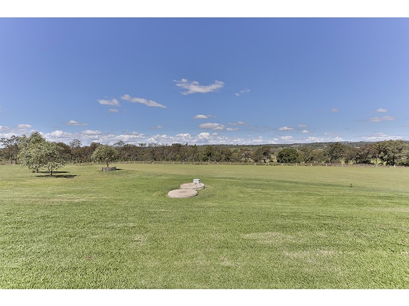 40 Peters Road, Meringandan West QLD 4352