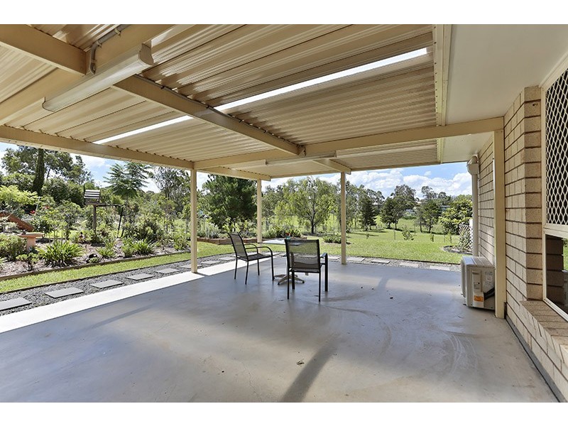 15 William Street, Meringandan West QLD 4352