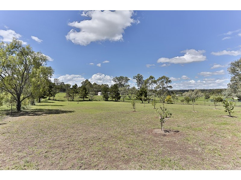 15 William Street, Meringandan West QLD 4352