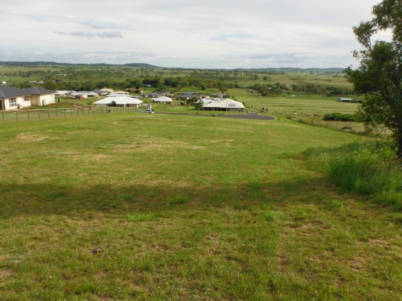 13 Panorama Cr, Gowrie Junction QLD 4352